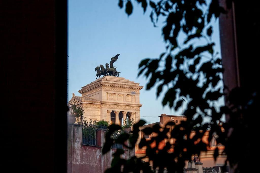 Peaceful Apartment In Piazza Venezia'S Alleys Rome Exterior photo