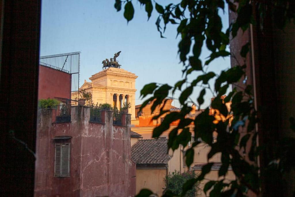 Peaceful Apartment In Piazza Venezia'S Alleys Rome Exterior photo