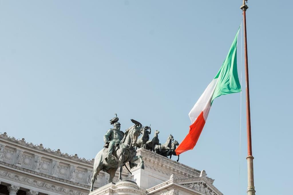 Peaceful Apartment In Piazza Venezia'S Alleys Rome Exterior photo