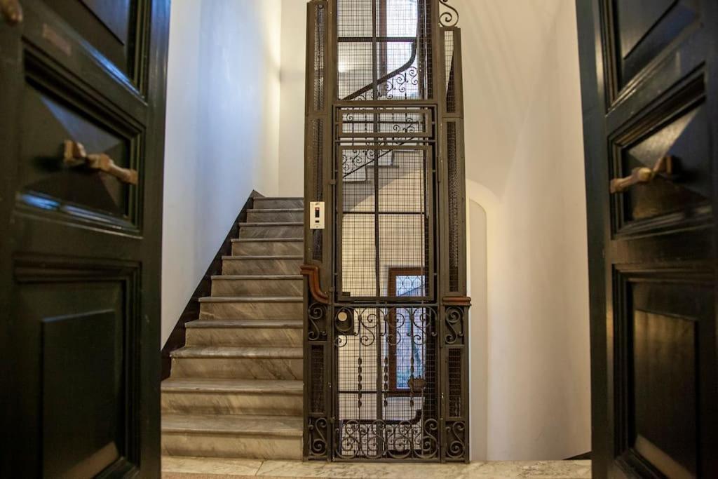 Peaceful Apartment In Piazza Venezia'S Alleys Rome Exterior photo
