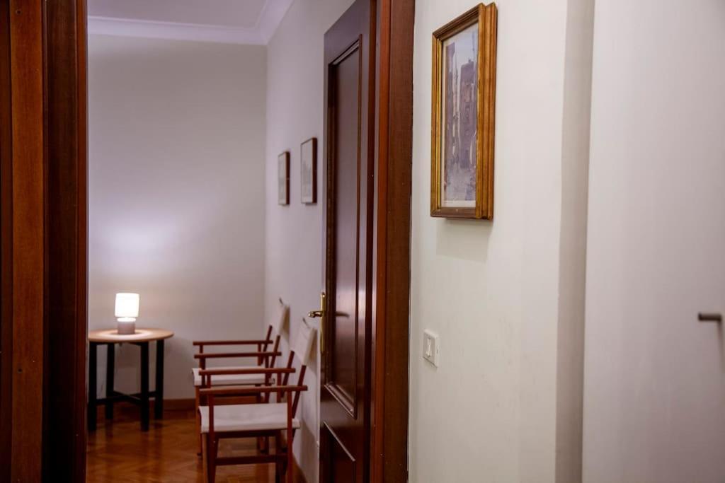 Peaceful Apartment In Piazza Venezia'S Alleys Rome Exterior photo